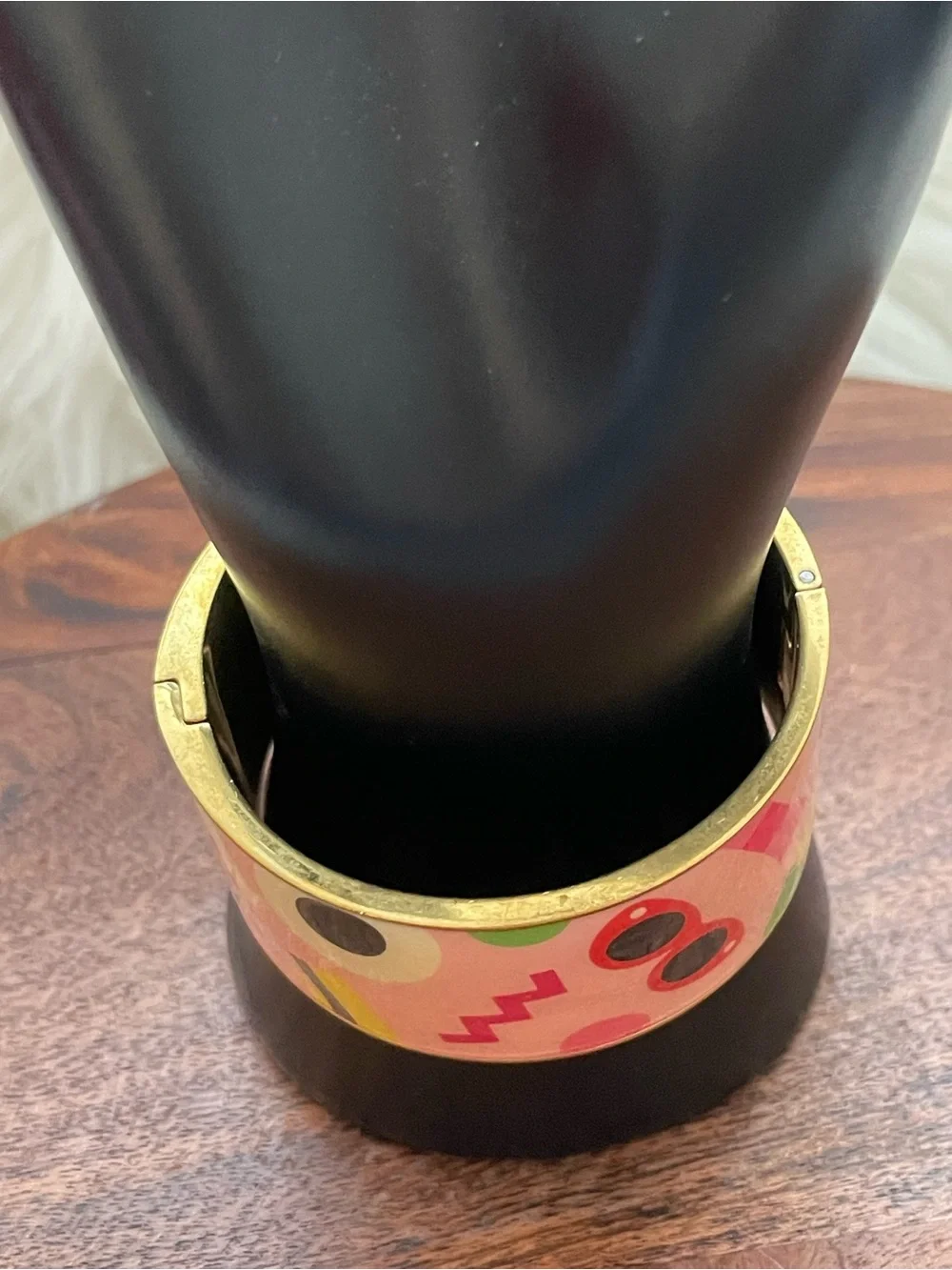 KATE SPADE x Darcel Enamel Hinged Bangle Bracelet - Picture 7 of 9